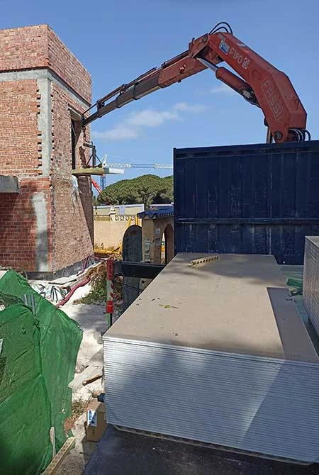 Servicio de descarga de camión grúa en Estepona